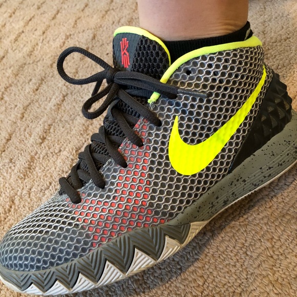 kyrie irving shoes 1s